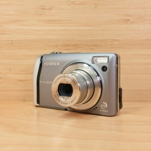 Fujifilm FinePix F40fd 8.3MP Digital Camera / Silver / Tested & Working - Picture 1 of 9